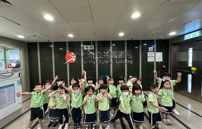 參觀圖書館2